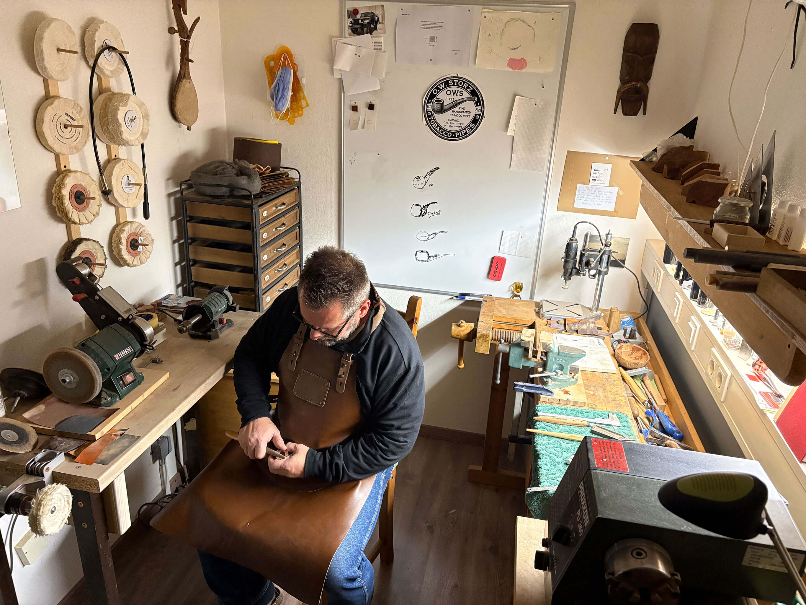 Oli Storz in der Werkstatt